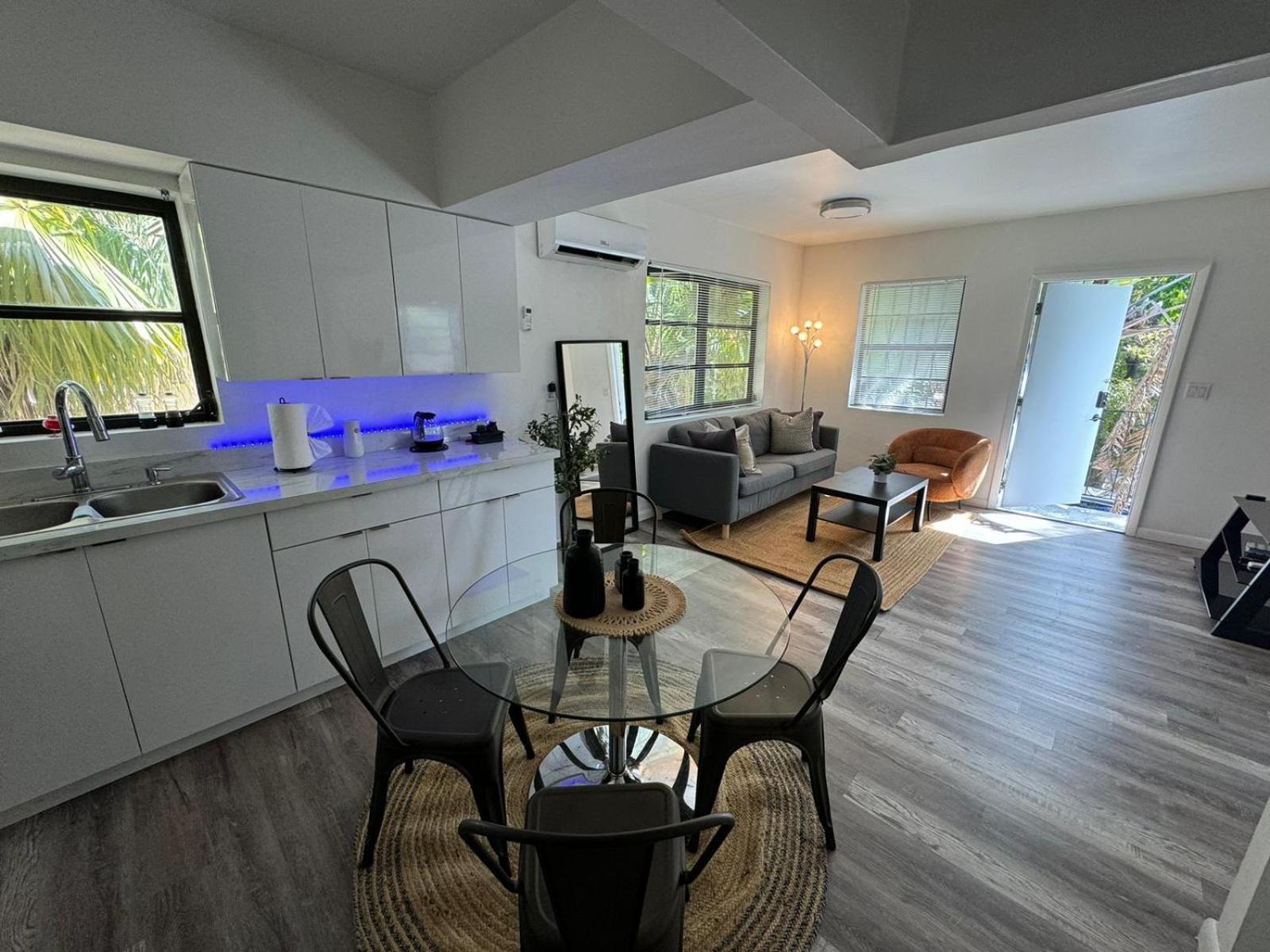 Fully Equipped Apartments With Parking Near Cocowalk Miami Exterior photo