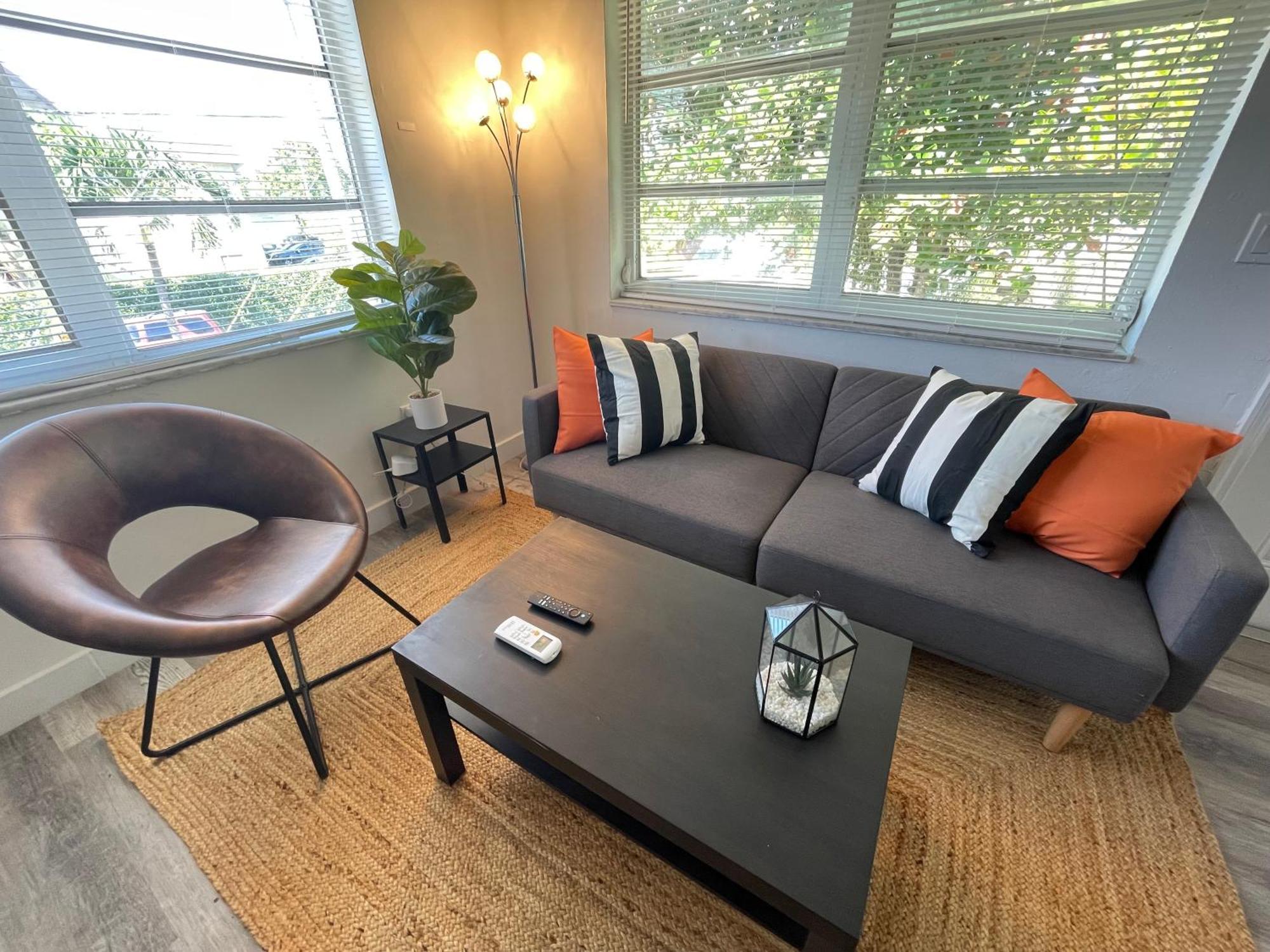 Fully Equipped Apartments With Parking Near Cocowalk Miami Exterior photo